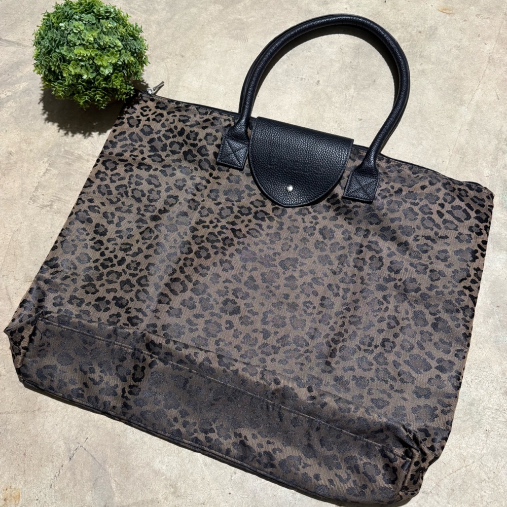 Chicos Foldable Tote Leopard Cheetah Animal Print Travel Chic Mobwife Fall